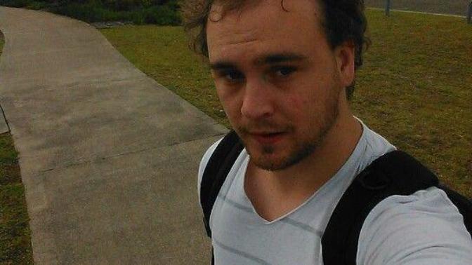 Girls, could this photo be put on an online dating site? Is it attractive?