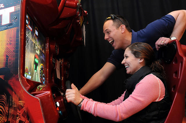 Girls, a date at an arcade? Think you might enjoy that?