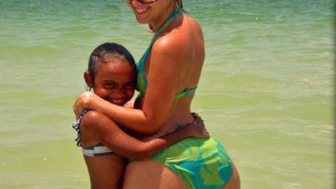 Do you consider this girl curvy or fat?