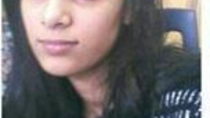Teen guys, is this teen girl below average, average, or above. average in looks? rate 1-10?