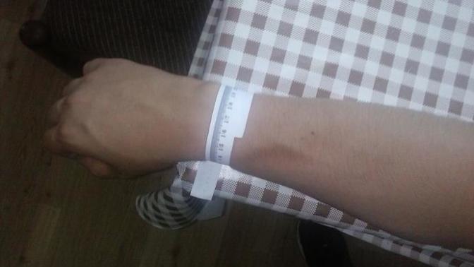 Man 27 years with 6 inch wrist?