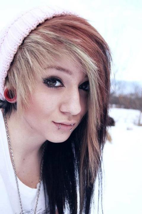 Guys, Emo/Scene/Alternative, I dress emo/punk/alternative/that sorta thing nd I was wondering your opinion on hoop snakebites like below on a girl XD?