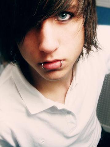 Guys, Emo/Scene/Alternative, I dress emo/punk/alternative/that sorta thing nd I was wondering your opinion on hoop snakebites like below on a girl XD?