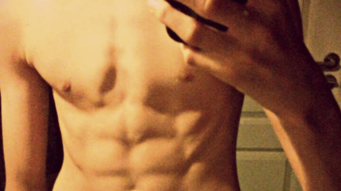 Girls, How does this person look. by the way THIS IS NOT ME ?