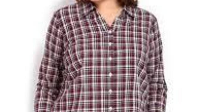 Girls with fuller figure ( not skinny not fat either ) would be better to tucked in or untucked their shirt to look better?