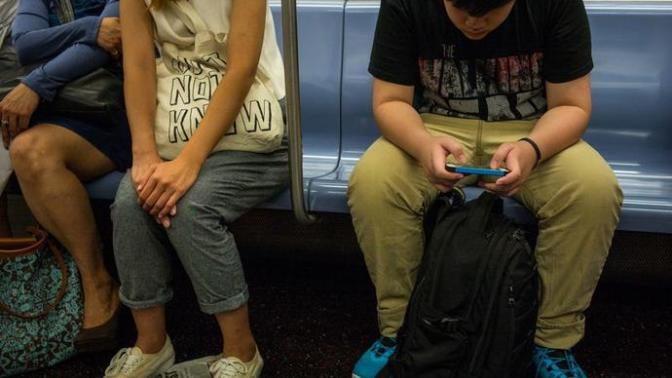 Is manspreading offensive?