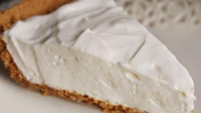 I made a no-bake cheesecake how mad are you guys that you have no cheesecake and I have all the cheesecake?