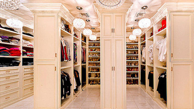 Guy's, how angry would you be if you girl told you she has nothing to wear for the date, yet she has a giant closet full of clothes?