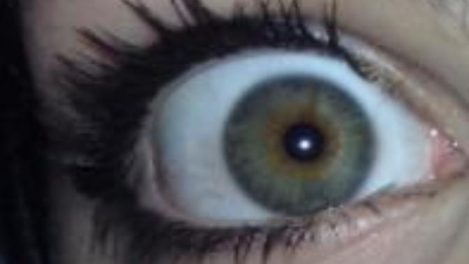 What color is the EYE👀 below?