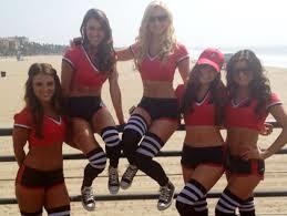 What kind of dancing do the girls perform on Vh1s Hit the floor?