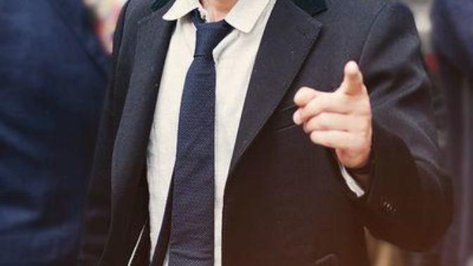 Share a picture of someone you find extremely good looking?