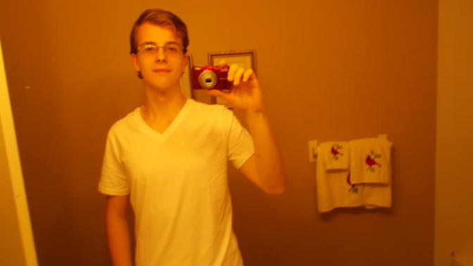 Girls im getting real tired of being single, be blunt, is it anything to do with how I look?