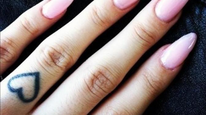 What do you think of girls with long nails?