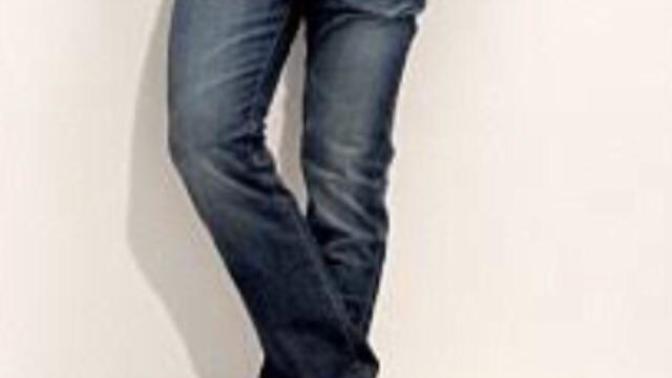 Why doesn't my girlfriend like me being barefoot while wearing trousers/sweatpants?