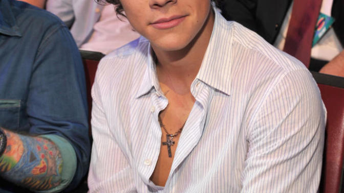 Why do girls think Harry Styles is so hot?