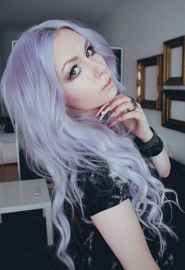 Guys, what do you think about pastel color-dyed hair?