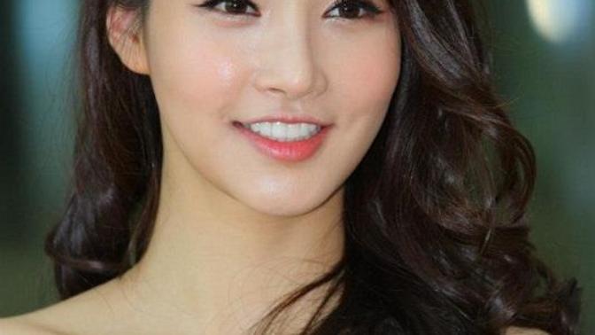 What sort of cheeks do you prefer? "Fluffy" cheeks, apple cheeks or high cheekbones?