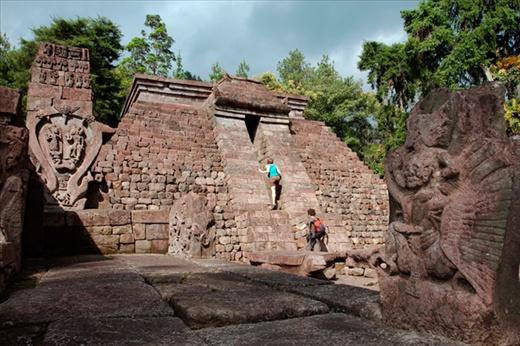 From these ugly pics, Hmm.. I think Indonesian Ancient Buildings are Very Ugly and Miscreated! How about you?