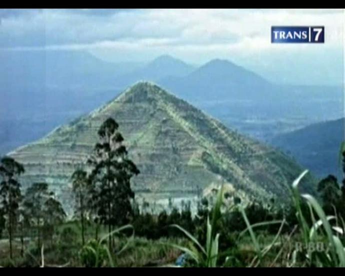 From these ugly pics, Hmm.. I think Indonesian Ancient Buildings are Very Ugly and Miscreated! How about you?