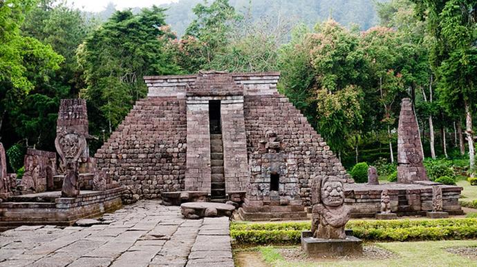 From these ugly pics, Hmm.. I think Indonesian Ancient Buildings are Very Ugly and Miscreated! How about you?