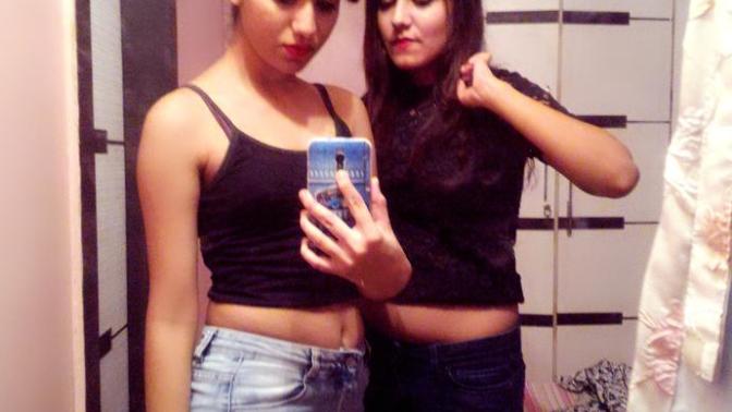 Who looks hotter among the two?
