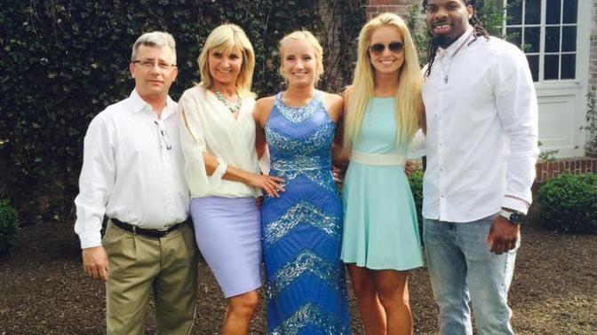 Is Kevin White's girlfriend a 10 or a average looking White girl?