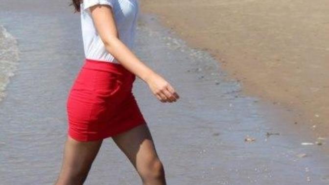 Girls, Any girls ever worn high heels to the beach?