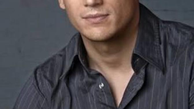 Guys, Could you tell that the main actor off the show 'prison break' is a homo?