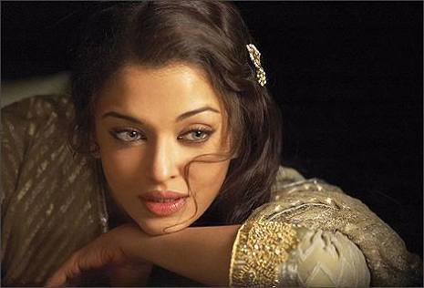 Angelina Jolie VS Aishwarya Rai?