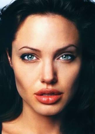Angelina Jolie VS Aishwarya Rai ?