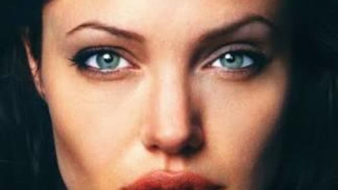 Angelina Jolie VS Aishwarya Rai?