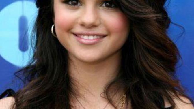 Victoria Justice or Selena Gomez? Who's more beautiful?