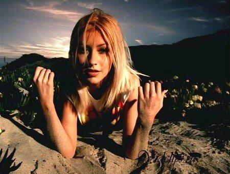 Which way do you like Christina Aguilera?