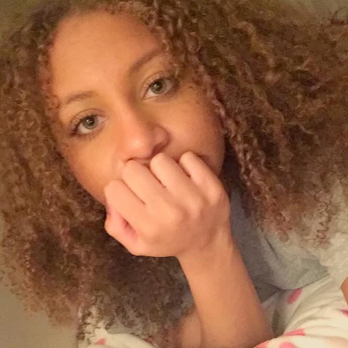 Do you like her curly hair ?