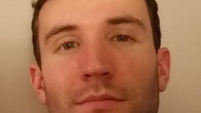 Girls, How do I rate? 2 Pics, 2 ratings. Face and Body. Scale of 1 to 10?