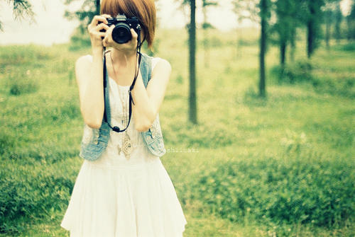 Is it ok for online daters who aren't models to use professional photographers?