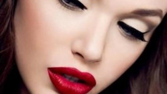 Do guys like red lipstick?