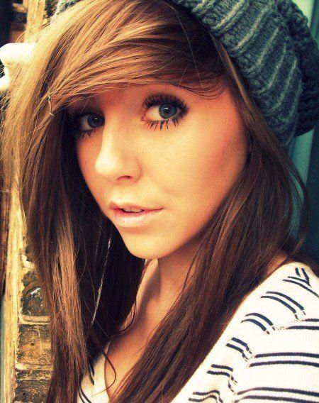 Which girl's hairstyle is prettier?