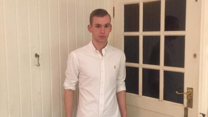 Am I good looking (22m UK) ?