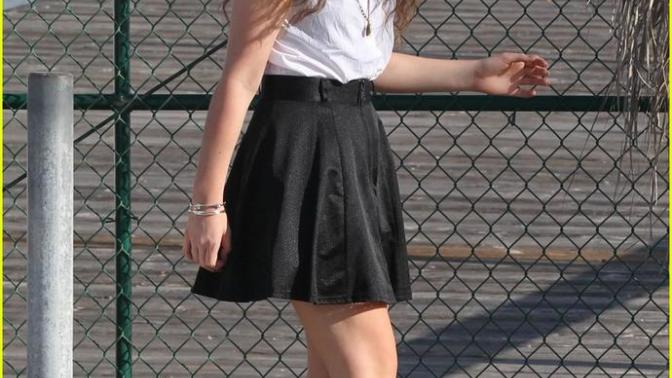 Does Lorde have the most profound cankles or what?