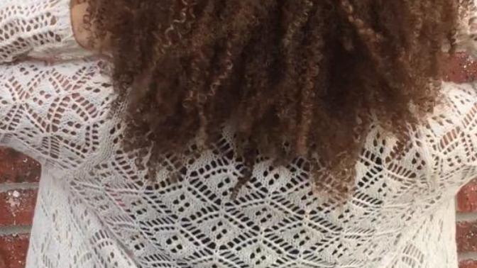 WHAT TO PUT IN CURLY HAIR?