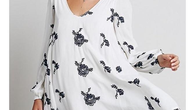 Is it ok to wear black pantyhose with a dress like this? If so what sort of shoes?