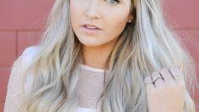 Anyone else hate the hairstyle: half up in a bun?