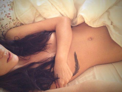 (Please choose) Girl's what do you wear to bed?