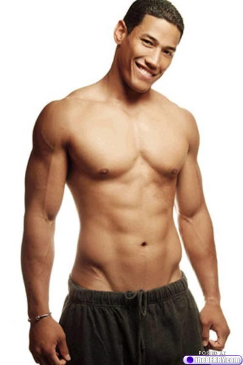 (Please choose) Lady's which shirtless guy would you choose?