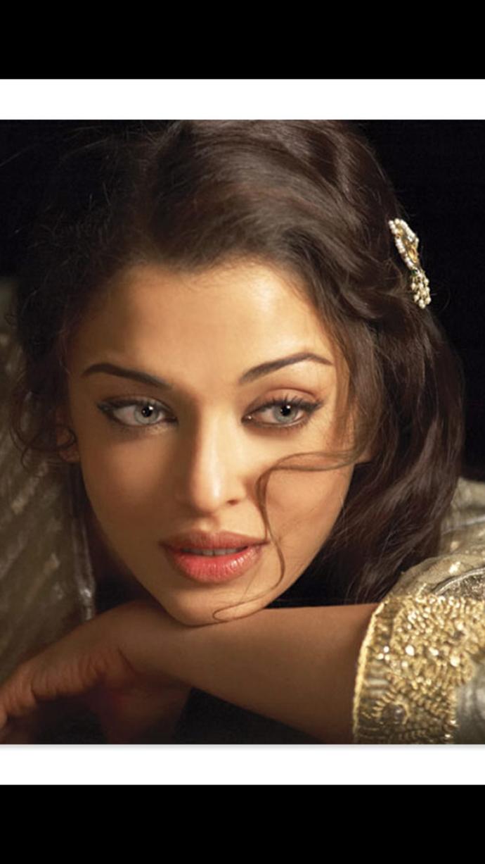 Hollywood actresses or Bollywood actresses? Which would you prefer?