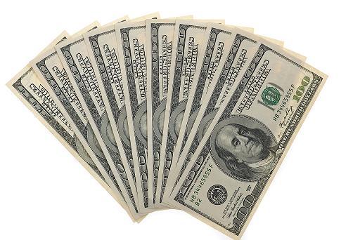 Guy's how much money will you spend on a first date? Girl's how much money would you want a guy to spend?
