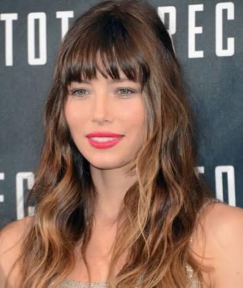 Which bang looks good on a girl?