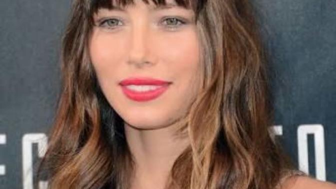 Which bang looks good on a girl?