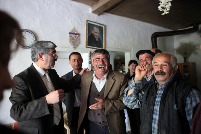 Why are Turkish people so racist & complexed about white-skin?